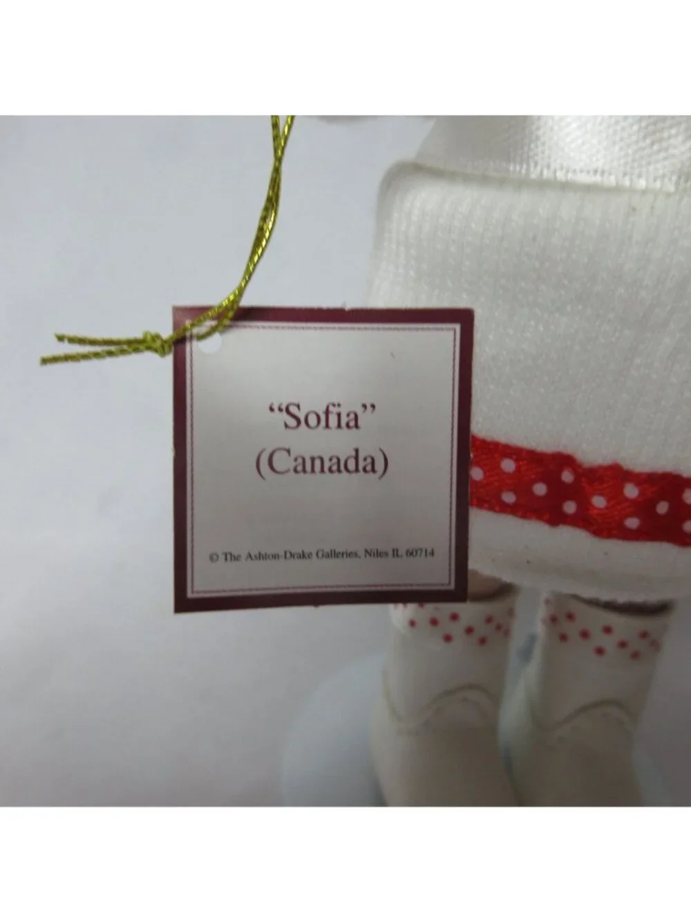 Ashton Drake Galleries - Hands Across the World Sofia (Canada) 6